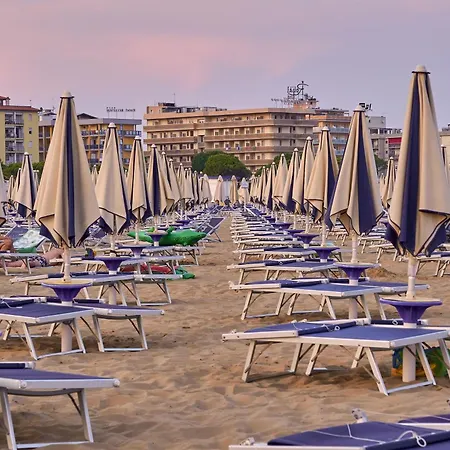 Well Equipped With Pool - Beahost * Bibione
